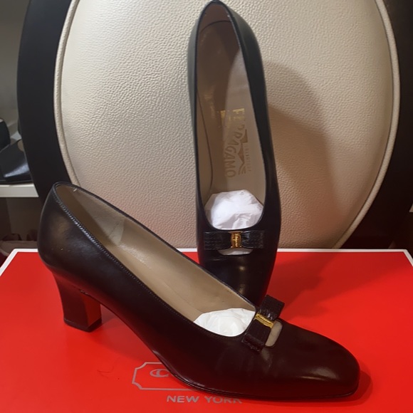 Salvatore Ferragamo used in good condition clean. - Picture 8 of 12